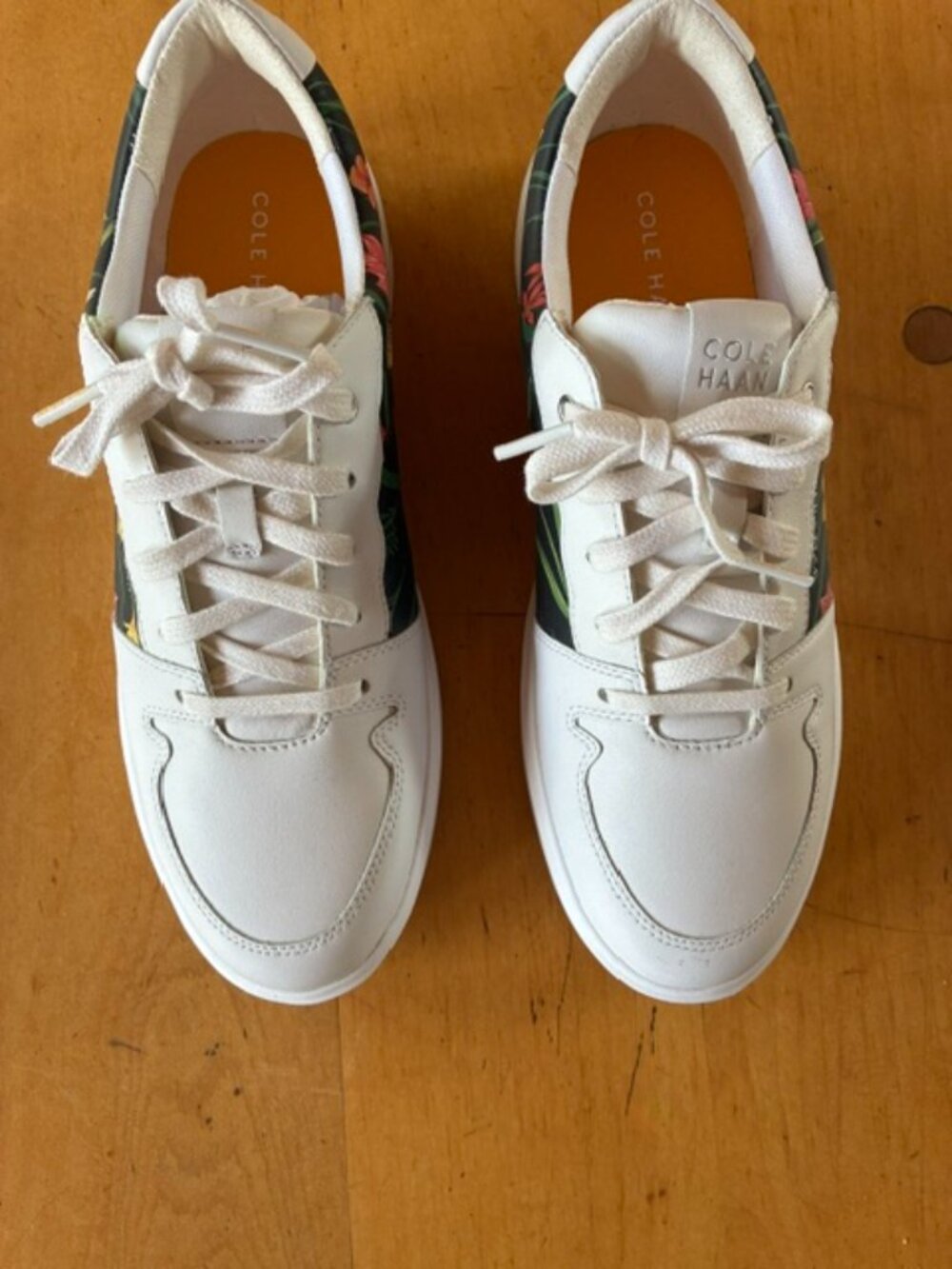 Cole Hahn Sneakers Size 8B White with Flowers on Black Pattern